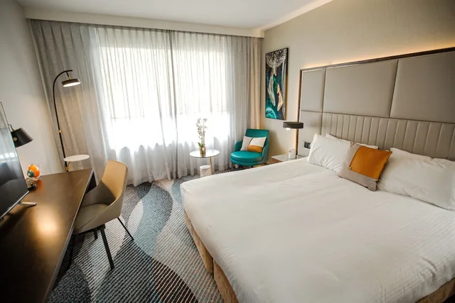 غرفة تنفيذية، Royal Pacific Hotel 1/10