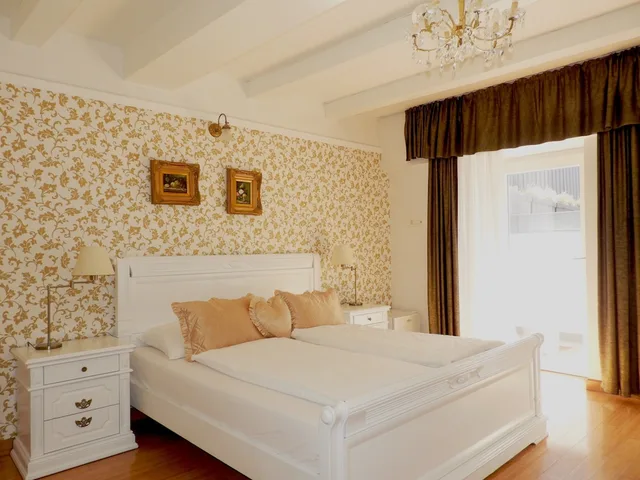 Classic, Queen Bed, Allegro 2/10