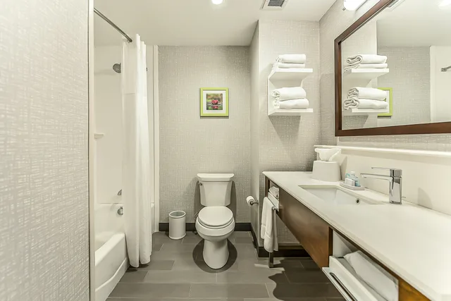 Room, 2 Queen Beds, Hampton Inn and Suites Howell 4/8