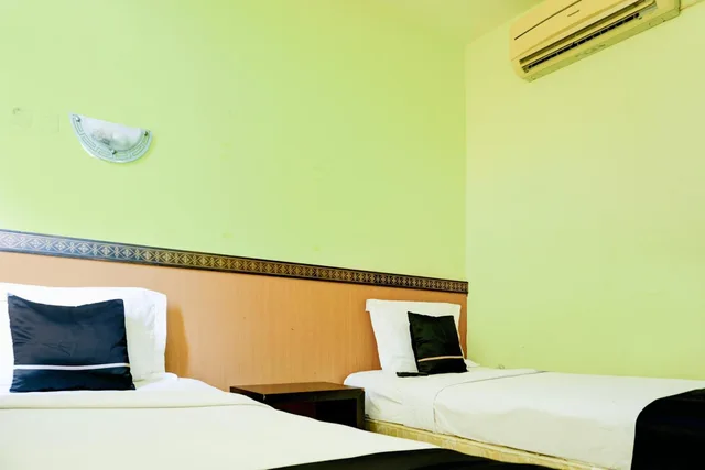 Standard, Twin Beds, OYO 2255 Hotel Aifih 3/9