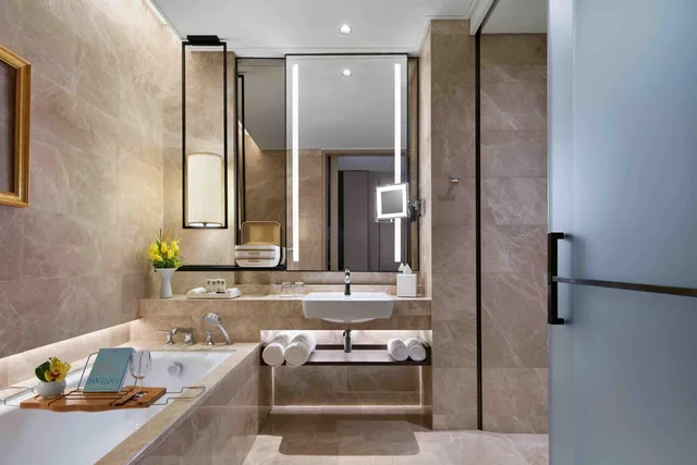 غرفة بريميوم فاخرة بسرير كينج في طابق مرتفع، Sofitel Singapore City Centre 2/3
