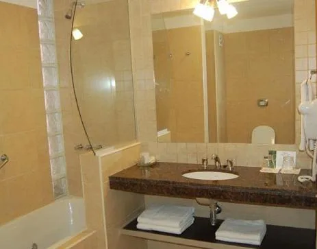جناح سوبيريور، De La Cite Hotel 3/4