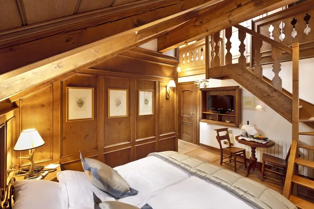 غرفة كومفورت فاخرة بسرير مزدوج وسريرين منفصلين، Ambra Cortina Luxury Fashion Boutique Hotel 6/10