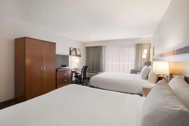 غرفة ديلوكس بسريرين كوين بحوض استحمام لذوي الإعاقة، Sonesta Select Atlanta Midtown Georgia Tech 1/4