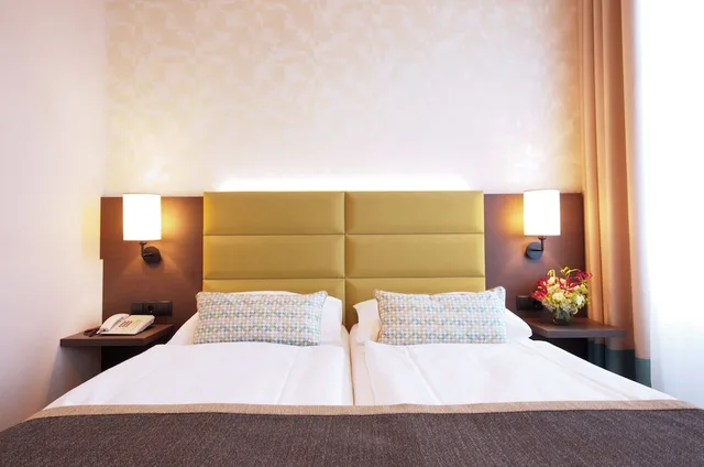 غرفة كومفورت بسرير كوين، HOTEL DREI KRONEN VIENNA CITY 2/10