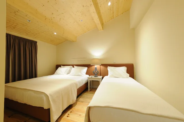غرفة سوبيريور ثلاثية بسرير كوين وسرير فردي، Naya - Downtown Guesthouse 2/6