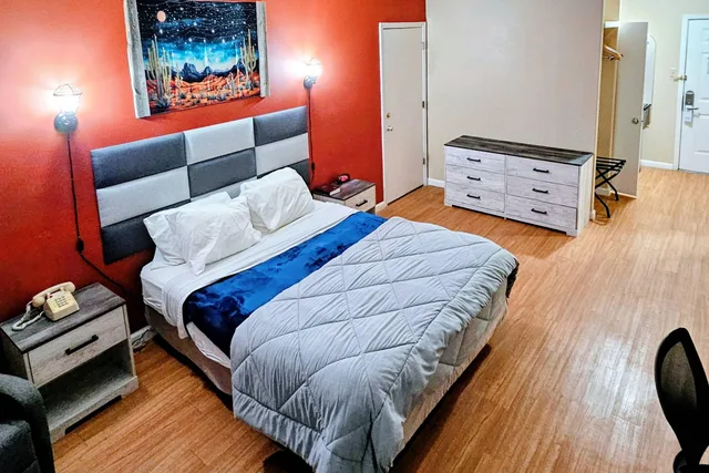 جناح بسرير كوين، Rodeway Inn Roswell West 3/5