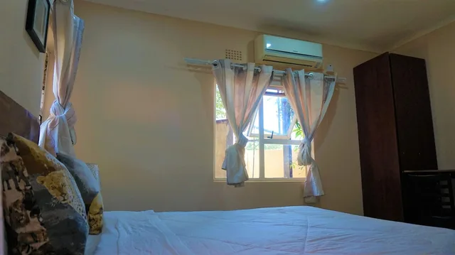 2 Bedrooms, Family, House, Double and Twin Beds, Pool View، Tasha Lodge 9/10