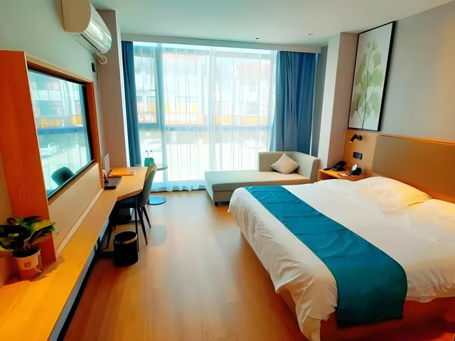 Deluxe, Queen Bed, GreenTree Inn Chizhou Jiuhua Mountain Scenic Spot Business Hotel 1/1