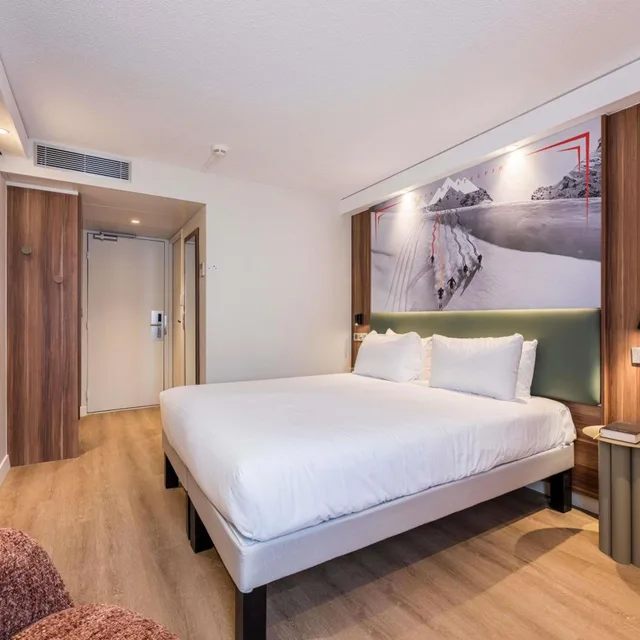 Superior, Double Bed, ibis Styles Annecy Le Vieux 1/3