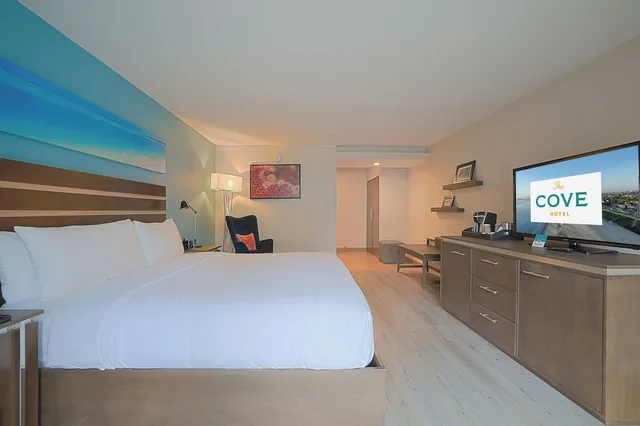غرفة بسرير كينج بشرفة، The Cove Hotel, Ascend Hotel Collection 1/4