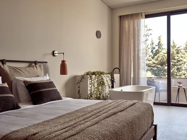جناح جونيور بجاكوزي، Contessina Hotel 4/9