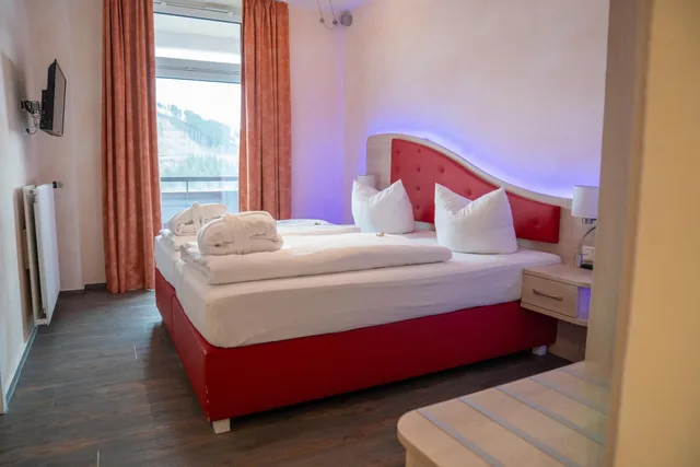 غرفة بريميوم بسرير مزدوج بإطلالة على الجبل، Hotel Hochsauerland 2010 2/8