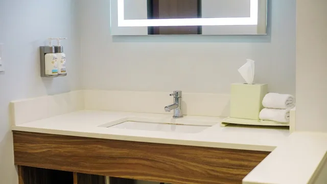 جناح بسريرين كوين مع أريكة، Holiday Inn Express And Suites Ensenada Centro 7/8