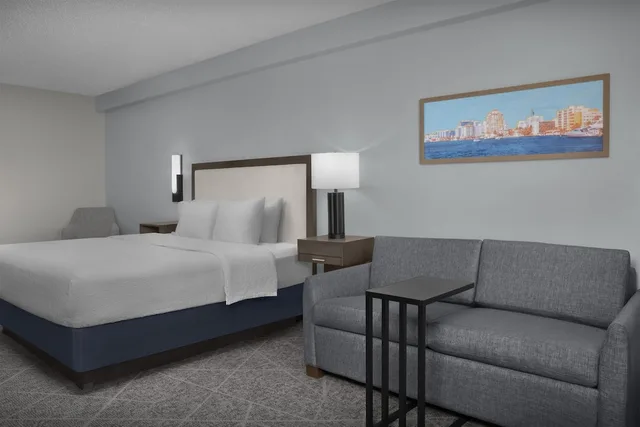 غرفة قياسية بسرير كينج مع أريكة لذوي الإعاقة، Hampton Inn Fort Lauderdale/Downtown Las Olas 1/10