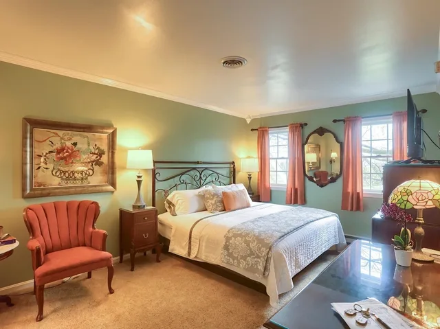 Suite, 1 King and 1 Single Beds, Battlefield Bed &amp; Breakfast Inn 2/4