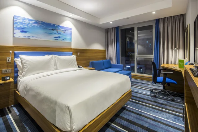 غرفة بسرير كينج لذوي الإعاقة، Hampton By Hilton Istanbul Sabiha Gokcen Airport 1/1