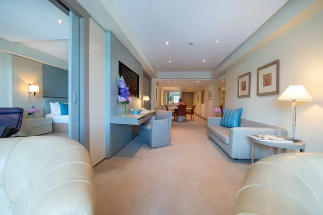 جناح غراند بسرير كينج مع أريكة، Port Palace Hotel 2/9