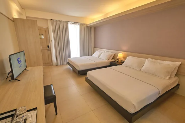 غرفة بريميير بسرير كوين، The Tides Hotel Boracay 1/1
