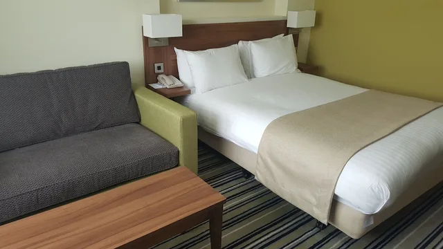 غرفة قياسية بسرير مزدوج مع أريكة، Holiday Inn Derby Nottingham M1 J25 5/10