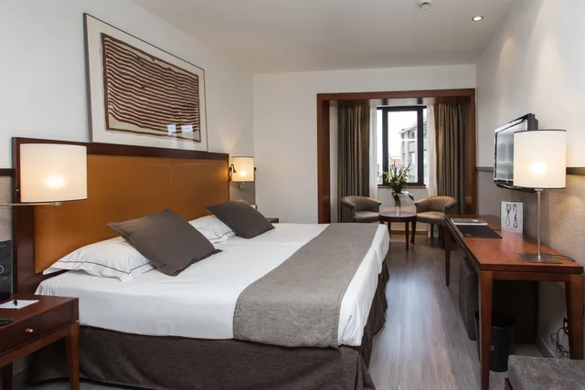 family 4، Hotel Balmoral 5/6