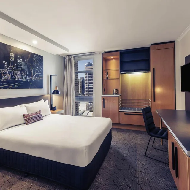 Privilege, Queen Bed, Mercure Brisbane King George Square 5/9