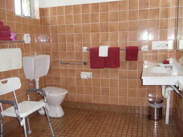 Standard, 1 Queen and 1 Single Bed, Accessible, Town & Country Motor Inn 2/2