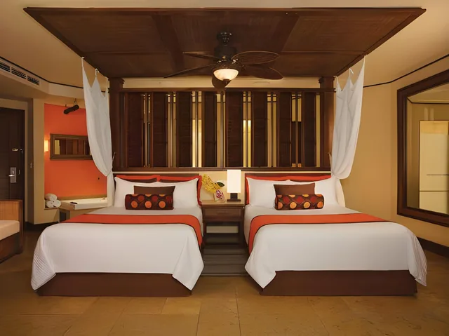 Preferred Club, Twin Beds, Pool Front, Ocean View، Dreams Riviera Cancun 1/1