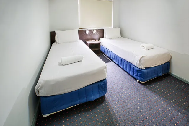 3 Bedrooms, Town House, 1 Queen and 4 Single Beds، Hunts Hotel Liverpool 1/1