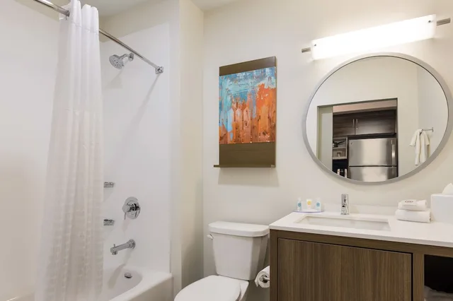 جناح بسرير كينج مع أريكة بمطبخ صغير، MainStay Suites Gaylord 3/6