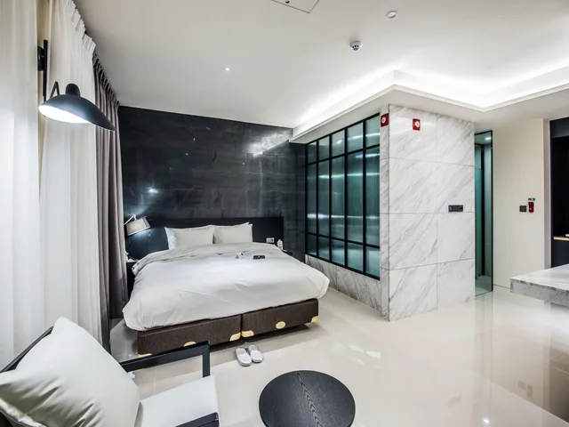 جناح، Rivertain Hotel 1/1