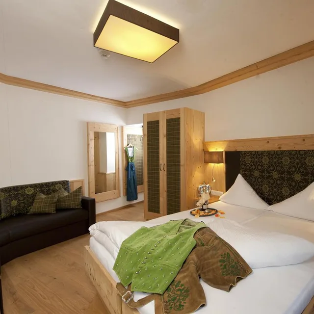 Room, Triple, Bierwirt 3/7