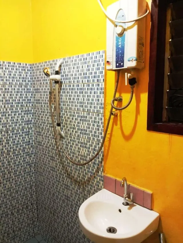 Family, 1 Single and 2 Double Beds، El Nido Corner Pension And Restaurant 9/10
