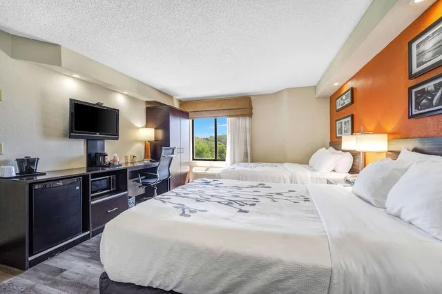Standard, 2 Double Beds, Wingate by Wyndham Leesburg Florida 2/3
