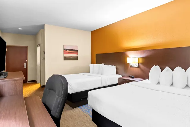 جناح بسريرين كوين مع أريكة، Best Western St. Louis Airport North Hotel & Suite 2/4