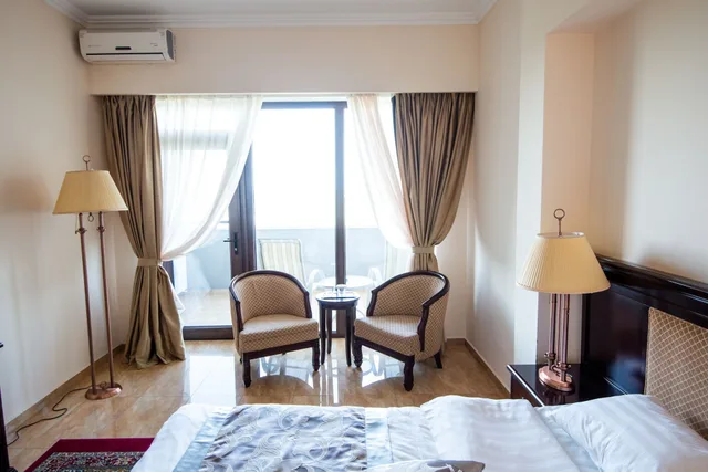 غرفة قياسية بسرير كوين، Hotel Del Mar 2/5
