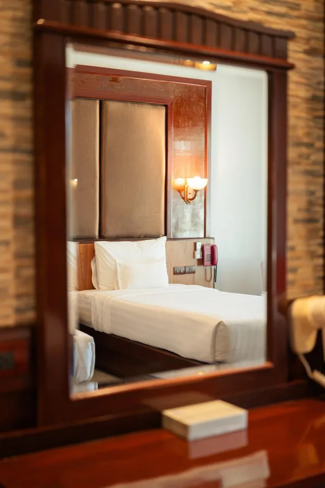 جناح جونيور بسريرين منفصلين بشرفة، Erawan Hotel 8/10