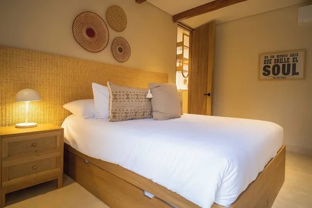 Cabana, 1 King and 2 Queen Beds, Main Building، Hotel Aimarawa 4/6