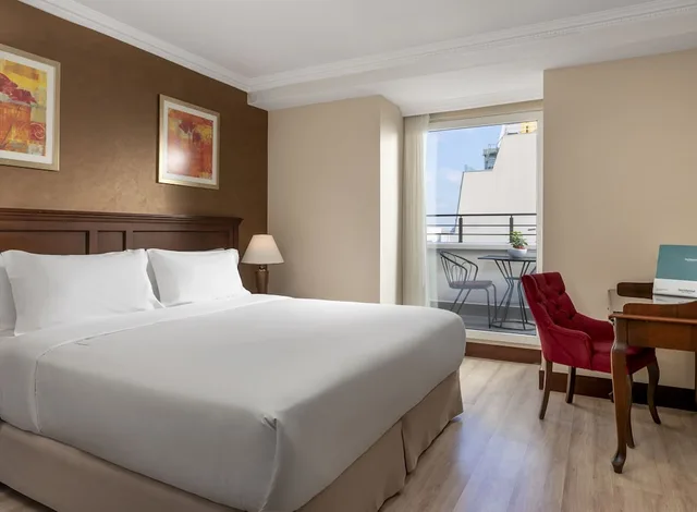 غرفة سوبيريور بسرير كينج بشرفة، Occidental Taksim Hotel 2/5