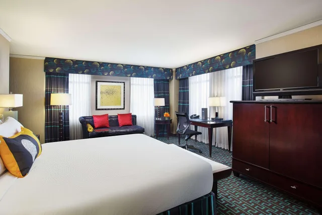 غرفة بسرير مزدوج بإطلالة، Juniper Hotel Cupertino, Curio Collection By Hilton 1/1