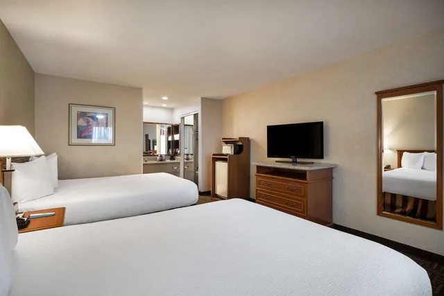 غرفة بسريرين كوين، Best Western Norwalk Inn 1/4