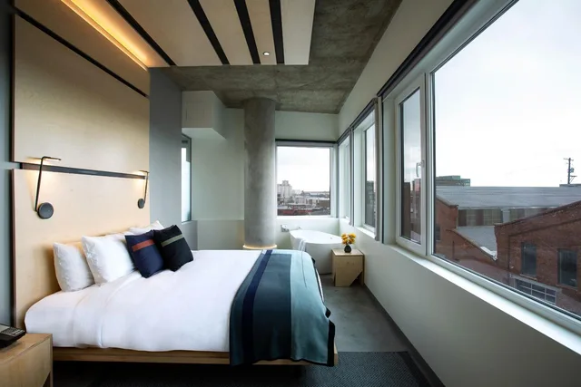 جناح، The Source Hotel 1/6