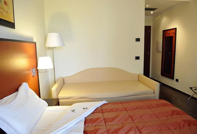 غرفة قياسية رباعية، Hotel Gullo 2/2