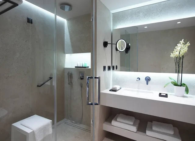جناح فاخر بسرير كينج وسريرين منفصلين بغرفتي نوم، Neptune Luxury Resort 4/5