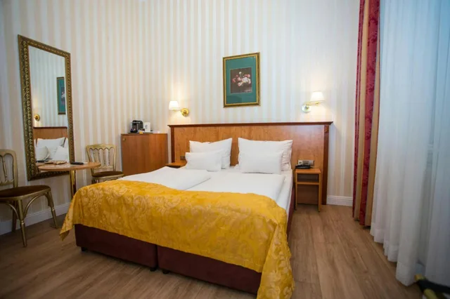 غرفة كلاسيكية بسرير مزدوج، Opera Suites 1/3