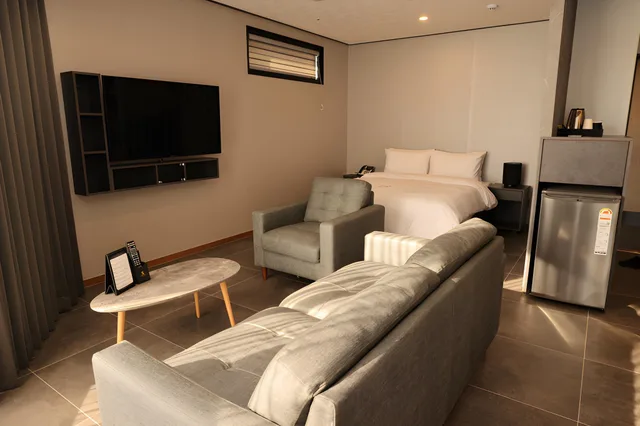 Party, Suite, King Bed، Urbanest Hotel 1/1