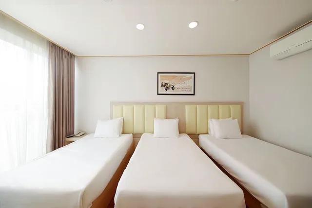 غرفة بزنس ثلاثية بثلاثة أسرّة، Shin Shin Hotel Jeju City 1/6