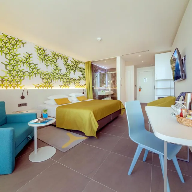 Premium, Double Bed, Sea Side, Balcony، Bluesun Hotel Berulia 3/8