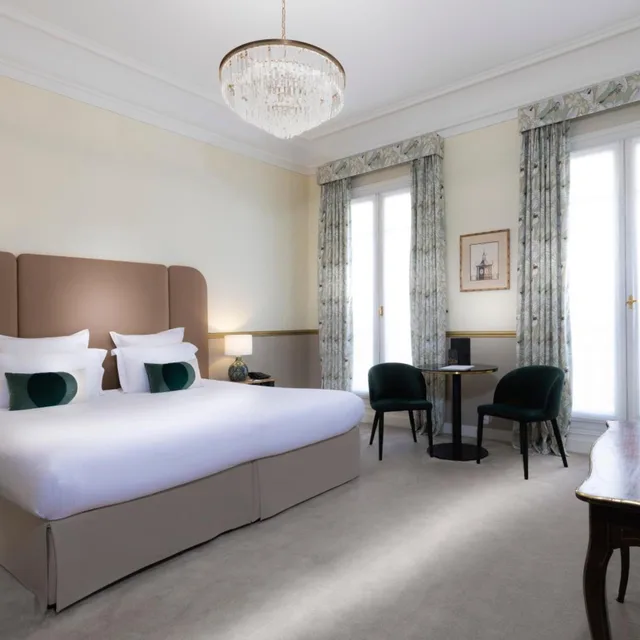جناح جونيور بسرير كينج، Hotel Claridge 2/10