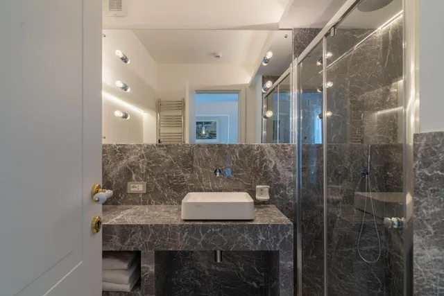 جناح جونيور بسرير كوين بشرفة مع أريكة بمنطقة جلوس في طابق مرتفع، Best Western Hotel Rivoli 3/3